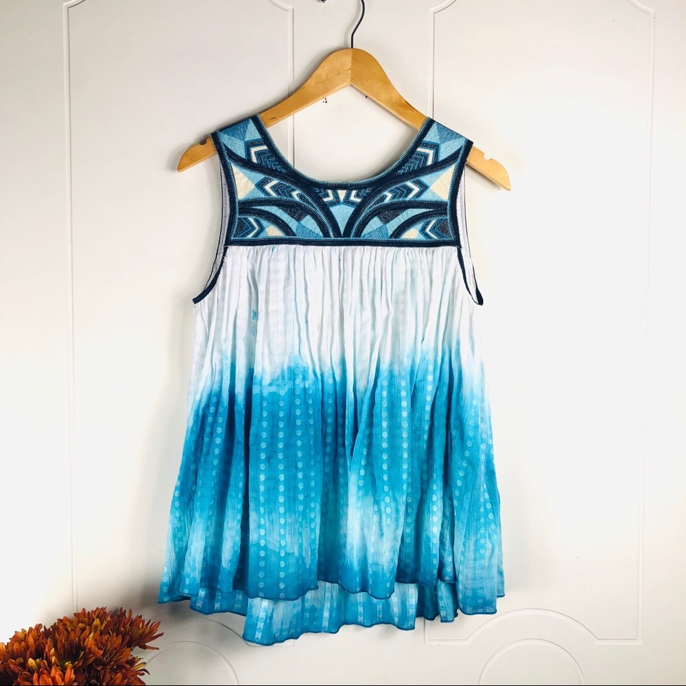 Chelsea & Violet Blue Ombré White Top (w)